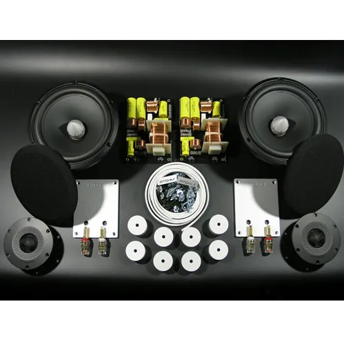 Atohm Kit Eurus 1.0 — contenu du kit : haut-parleurs, tweeters, filtres, borniers, grilles et visserie