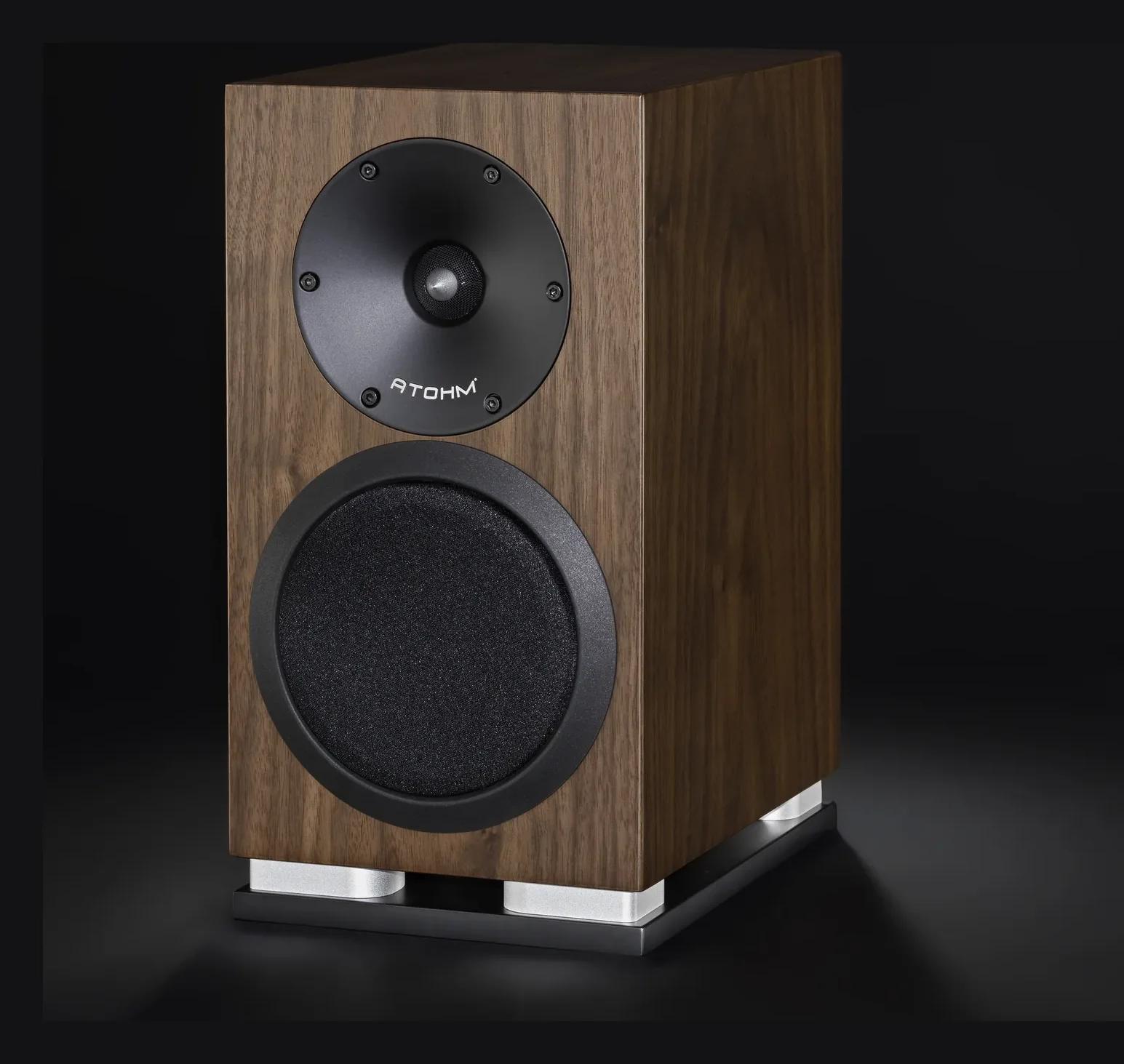 Atohm Sirocco 1.24 — finition noyer, vue de trois-quarts