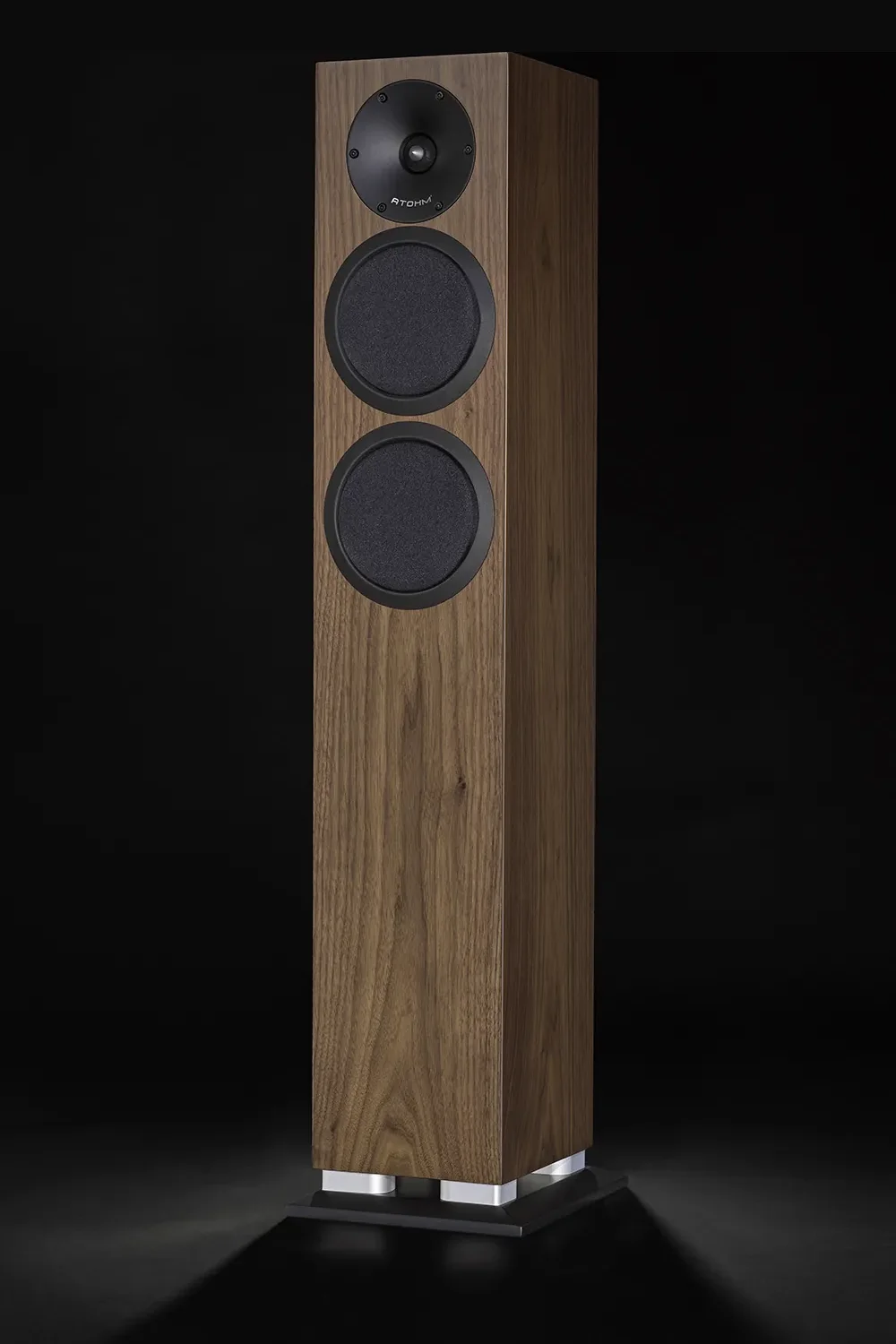 Enceinte colonne Atohm Sirocco 2.24 en finition noyer, vue de trois quarts