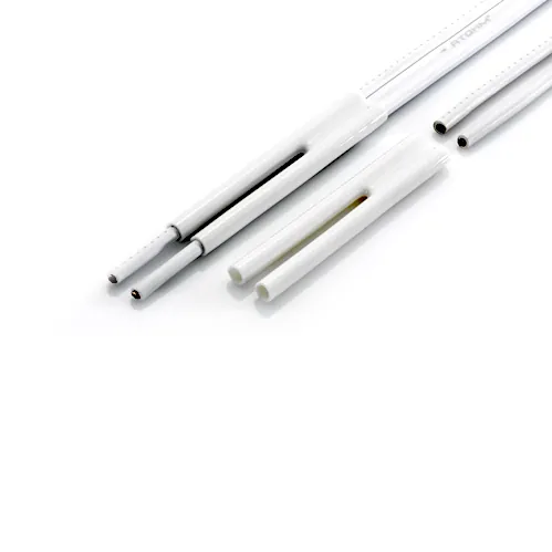 Atohm Splitter-S — extrémités du câble équipées de manchons Splitter blancs, conducteurs séparés