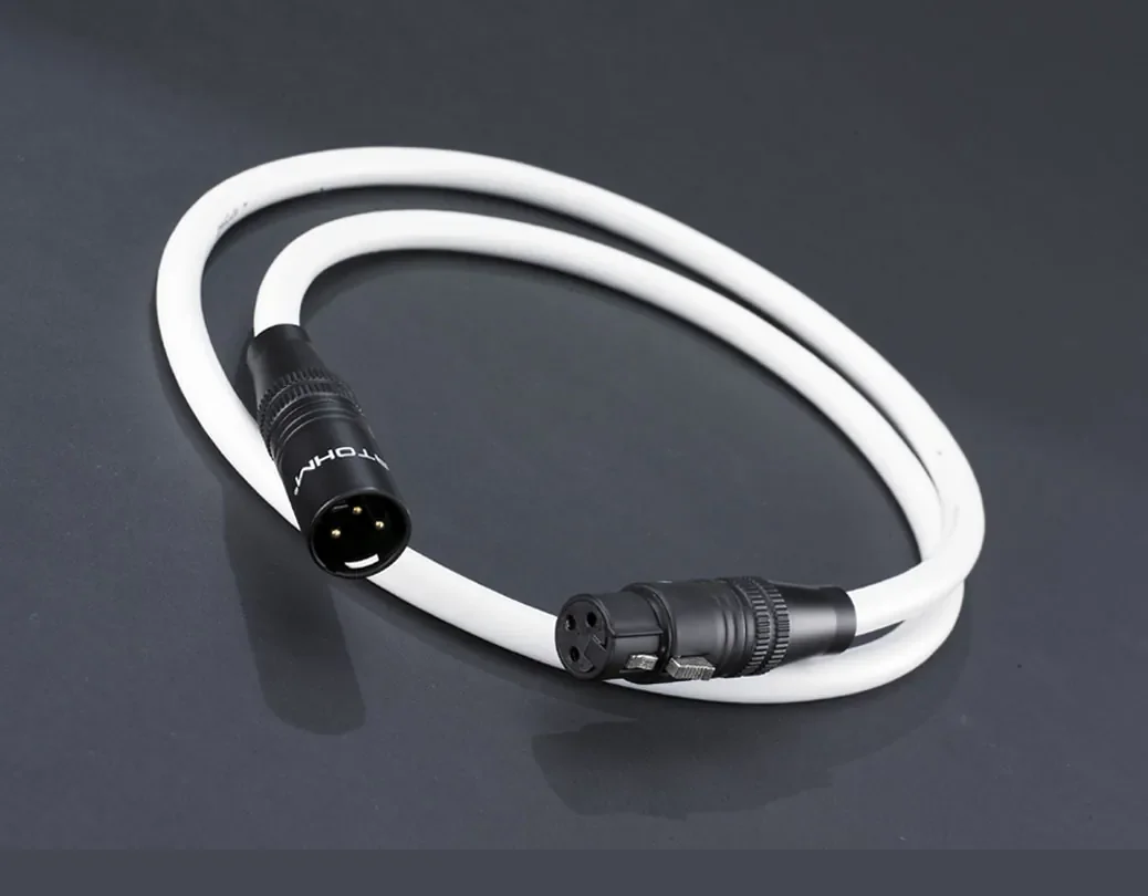 Atohm ZEF Modul XLR — câble de modulation blanc avec fiches XLR mâle et femelle, enroulé